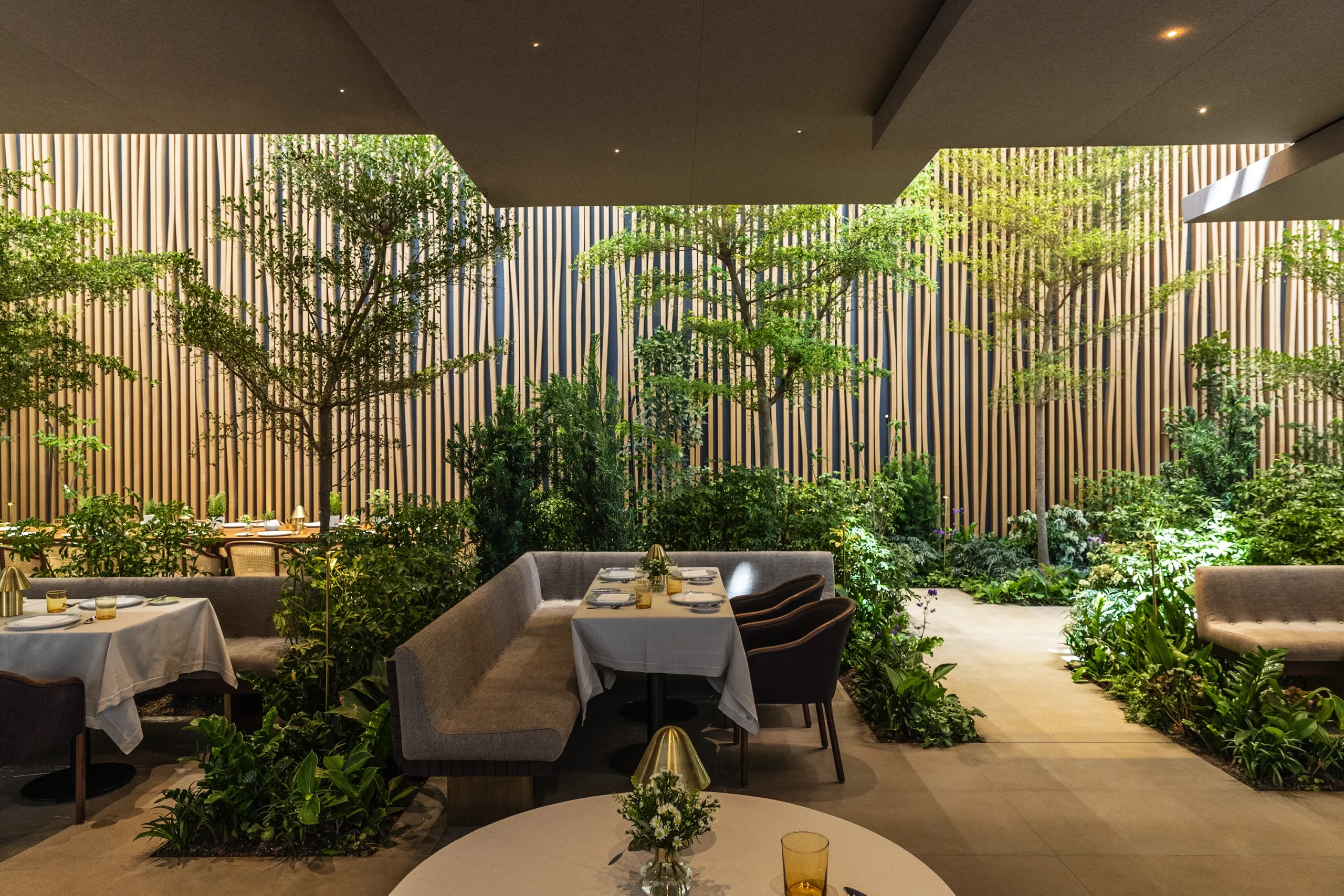 Le Pavillon_Main Dining Room2
